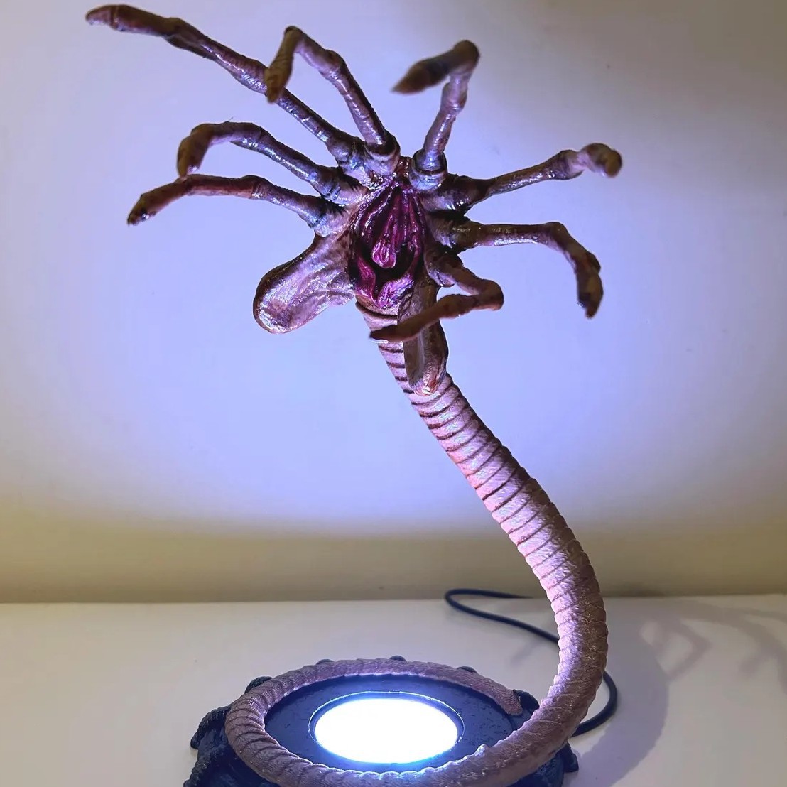 エイリアンフェイスハガーランプナイトライト、LEDライト付き - Lighting Decoration Ideas のレビューと価格