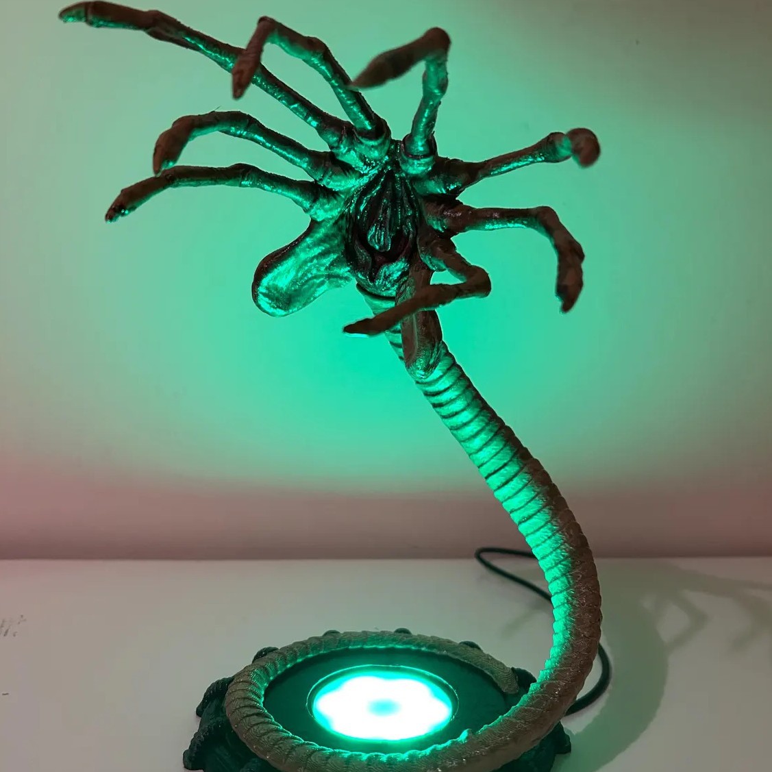 エイリアンフェイスハガーランプナイトライト、LEDライト付き - Lighting Decoration Ideas のレビューと価格